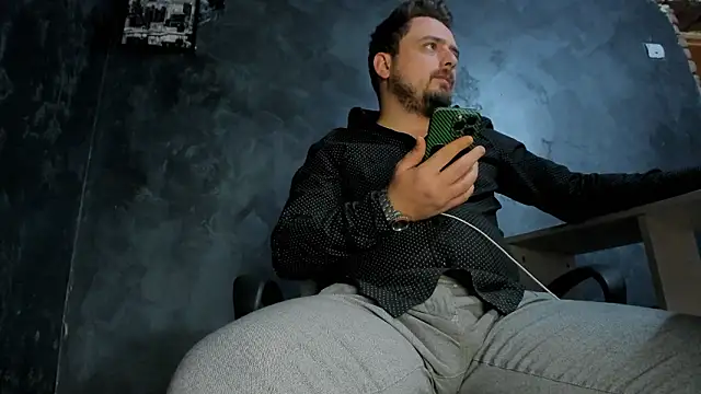 Snapshot of Master_Mark_Wayne chatting on February 15, 10:39 pm Master Mark Wayne online show from February 15, 10:39 pm