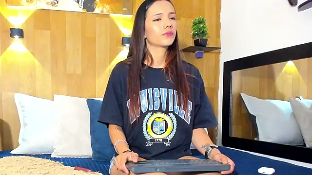 marianaa90 online show from October 13, 1:22 pm