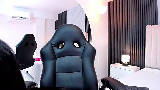 Madiee Rhea online show from February 3, 7:41 pm