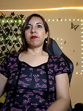 Lady breaks hearts online show from October 6, 9:18 am