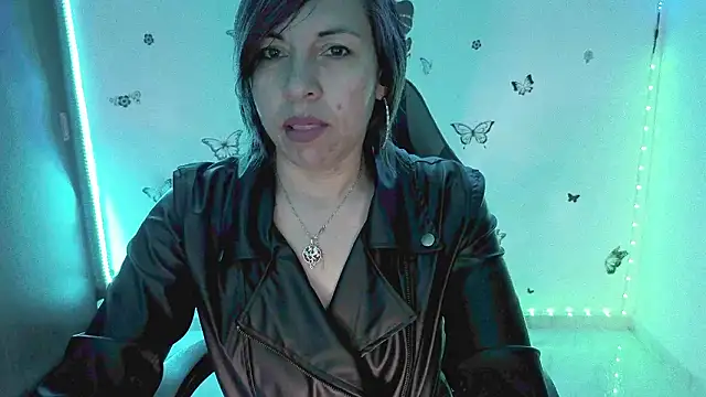 Lady breaks hearts online show from February 28, 9:43 am