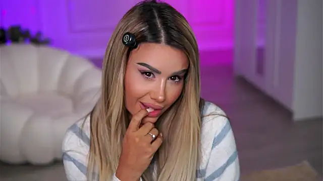 Snapshot of EvaZane chatting on October 27, 8:35 pm EvaZane online show from October 27, 8:35 pm