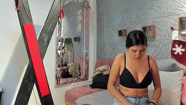 LilithKlain  online show from December 21, 7:27 pm