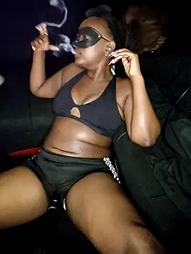 KikiLovesD online show from October 13, 2:50 pm