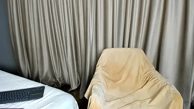 Snapshot of Project-Raven chatting on November 30, 4:44 pm Project-Raven online show from November 30, 4:44 pm