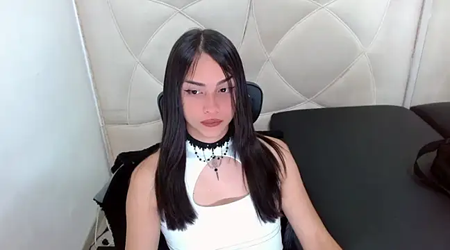 Snapshot of Dollbehavior_ chatting on December 11, 5:53 am Dollbehavior online show from December 11, 5:53 am