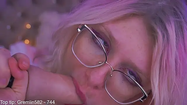 CoolTatis online show from November 23, 7:35 pm