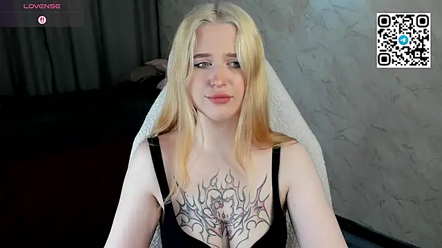 Snapshot of Betany_Foks chatting on May 29, 1:03 am Betany Foks online show from May 29, 1:03 am