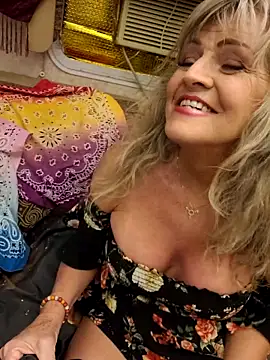 annika lately online show from April 8, 2:33 am