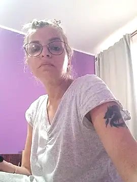 BritneyHudson online show from November 17, 7:47 am