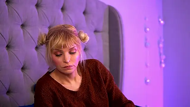 BritneyHudson online show from February 23, 9:17 am