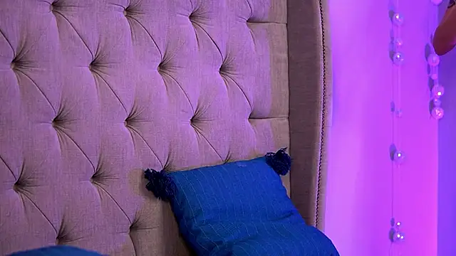 BritneyHudson online show from March 9, 4:27 am