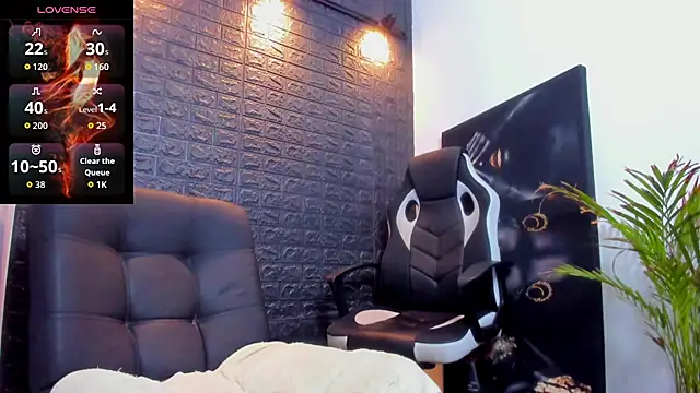 Snapshot of tommike chatting on January 14, 12:16 am tommike online show from January 14, 12:16 am