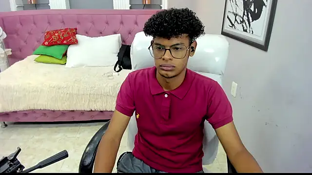 Snapshot of boylittle19cm chatting on October 8, 11:52 am boylittle19cm online show from October 8, 11:52 am