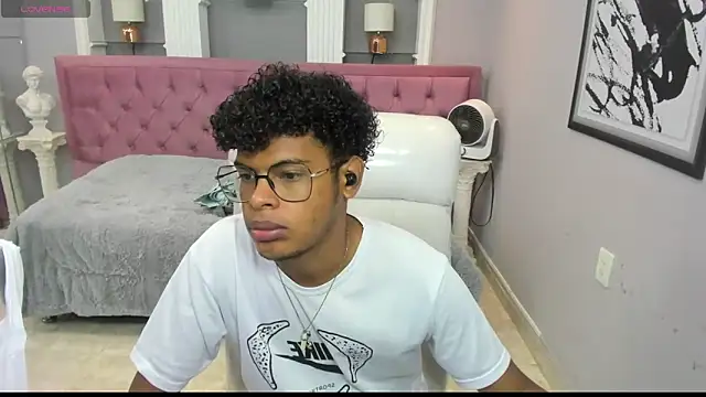 Snapshot of boylittle19cm chatting on October 9, 11:52 am boylittle19cm online show from October 9, 11:52 am