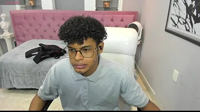 Snapshot of boylittle19cm chatting on October 10, 12:48 pm boylittle19cm online show from October 10, 12:48 pm