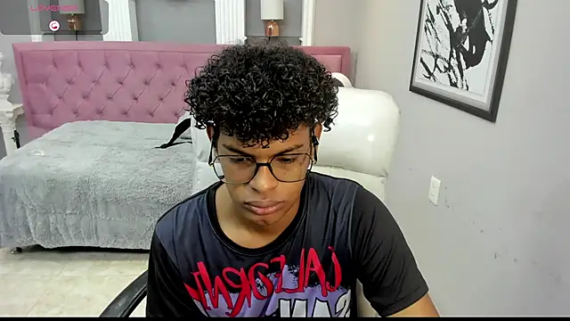 Snapshot of boylittle19cm chatting on October 14, 12:17 pm boylittle19cm online show from October 14, 12:17 pm