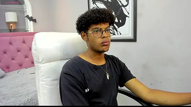 Snapshot of boylittle19cm chatting on October 19, 12:39 pm boylittle19cm online show from October 19, 12:39 pm