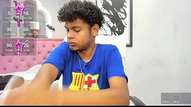 Snapshot of boylittle19cm chatting on October 21, 12:39 pm boylittle19cm online show from October 21, 12:39 pm