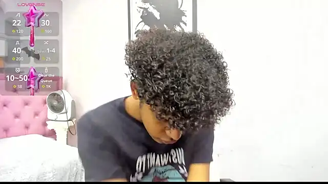 Snapshot of boylittle19cm chatting on October 22, 12:49 pm boylittle19cm online show from October 22, 12:49 pm