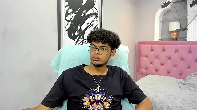 Snapshot of boylittle19cm chatting on October 25, 1:18 pm boylittle19cm online show from October 25, 1:18 pm