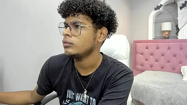 Snapshot of boylittle19cm chatting on October 26, 12:33 pm boylittle19cm online show from October 26, 12:33 pm