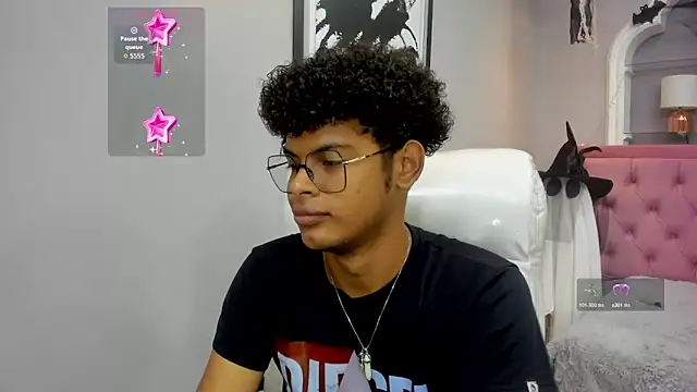 Snapshot of boylittle19cm chatting on October 30, 12:17 pm boylittle19cm online show from October 30, 12:17 pm