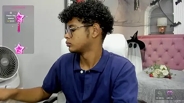 Snapshot of boylittle19cm chatting on November 1, 12:29 pm boylittle19cm online show from November 1, 12:29 pm