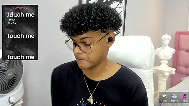 Snapshot of boylittle19cm chatting on November 7, 12:16 pm boylittle19cm online show from November 7, 12:16 pm