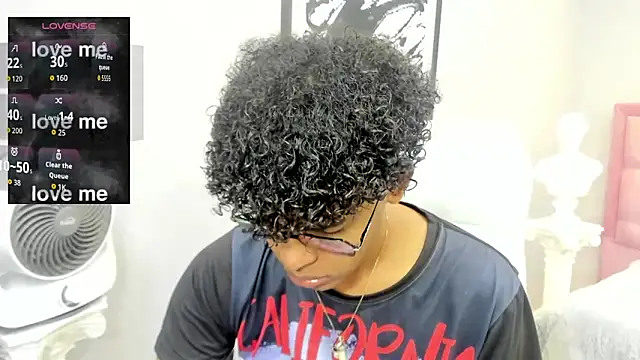 Snapshot of boylittle19cm chatting on November 9, 12:36 pm boylittle19cm online show from November 9, 12:36 pm