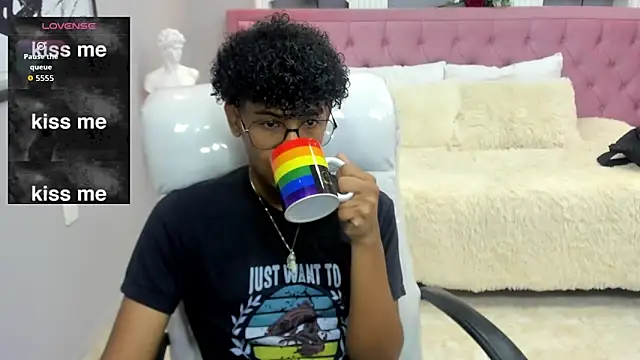 Snapshot of boylittle19cm chatting on November 11, 12:27 pm boylittle19cm online show from November 11, 12:27 pm