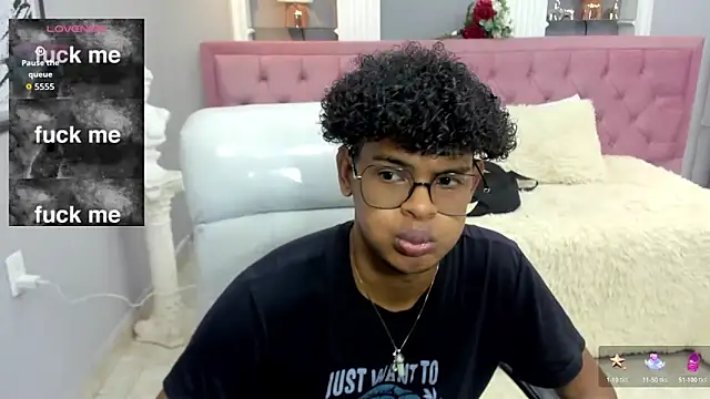 Snapshot of boylittle19cm chatting on November 12, 12:27 pm boylittle19cm online show from November 12, 12:27 pm