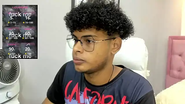 Snapshot of boylittle19cm chatting on November 15, 12:34 pm boylittle19cm online show from November 15, 12:34 pm