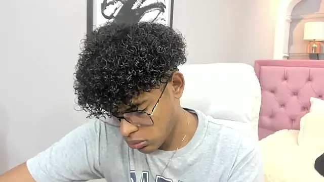 Snapshot of boylittle19cm chatting on November 18, 12:31 pm boylittle19cm online show from November 18, 12:31 pm