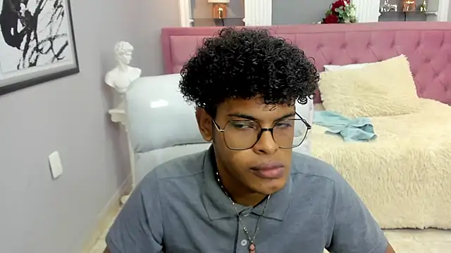 Snapshot of boylittle19cm chatting on November 25, 12:27 pm boylittle19cm online show from November 25, 12:27 pm