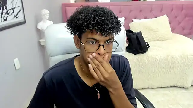 Snapshot of boylittle19cm chatting on November 26, 12:28 pm boylittle19cm online show from November 26, 12:28 pm