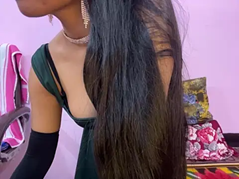 Snapshot of roshni-5 chatting on December 20, 2:30 am roshni-5 online show from December 20, 2:30 am