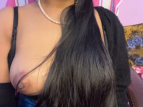 Snapshot of roshni-5 chatting on January 14, 1:47 am roshni-5 online show from January 14, 1:47 am