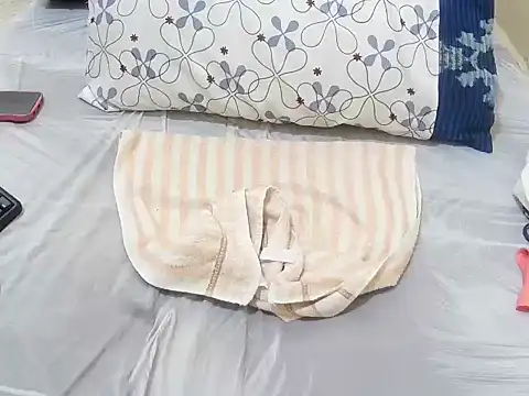 Snapshot of just_lela chatting on October 15, 12:05 pm just lela online show from October 15, 12:05 pm