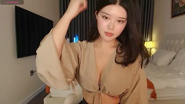 tenderlybaee online show from April 19, 4:12 am