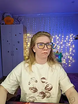 D0nna  online show from April 13, 10:59 pm