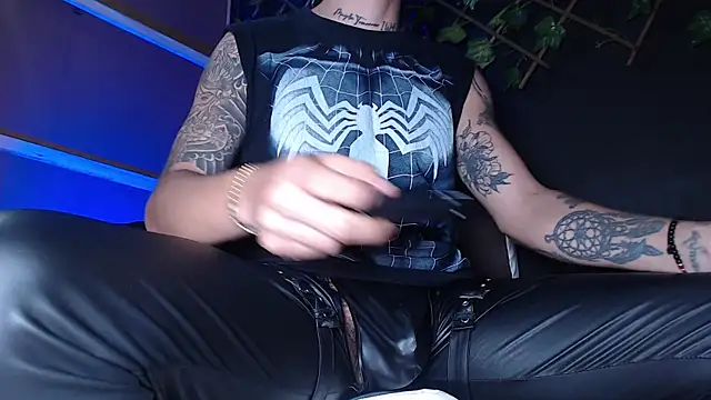 Snapshot of Dicaprioo_ chatting on October 11, 5:39 am Dicaprioo online show from October 11, 5:39 am