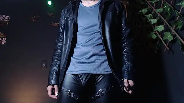 Snapshot of Dicaprioo_ chatting on October 18, 10:43 pm Dicaprioo online show from October 18, 10:43 pm