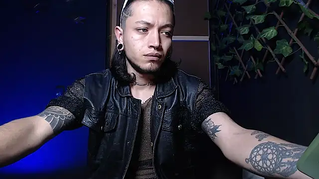 Snapshot of Dicaprioo_ chatting on October 24, 5:48 am Dicaprioo online show from October 24, 5:48 am