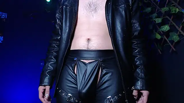 Snapshot of Dicaprioo_ chatting on October 26, 2:50 am Dicaprioo online show from October 26, 2:50 am