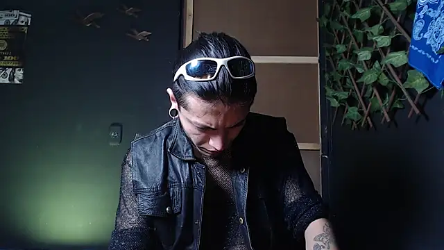 Snapshot of Dicaprioo_ chatting on November 5, 2:55 am Dicaprioo online show from November 5, 2:55 am