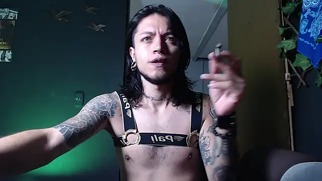 Snapshot of Dicaprioo_ chatting on November 7, 6:41 pm Dicaprioo online show from November 7, 6:41 pm