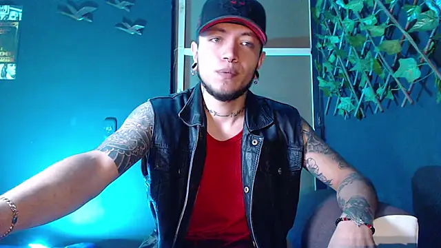 Snapshot of Dicaprioo_ chatting on November 14, 2:38 pm Dicaprioo online show from November 14, 2:38 pm