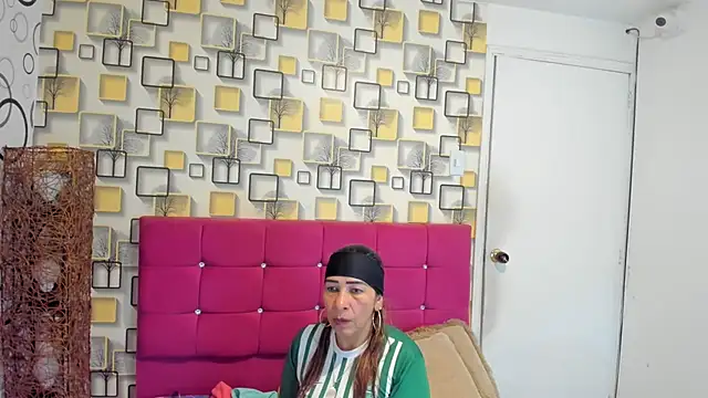 Snapshot of LITLESTAR chatting on November 19, 6:19 pm LITLESTAR online show from November 19, 6:19 pm