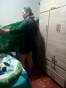 Snapshot of LITLESTAR chatting on December 1, 3:50 pm LITLESTAR online show from December 1, 3:50 pm